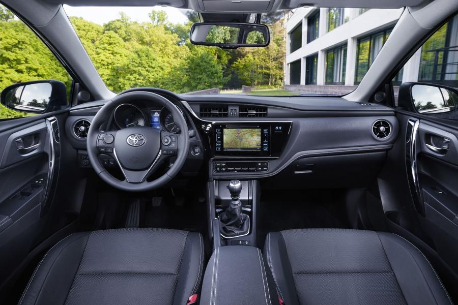  Toyota Auris Tourer Sports 2015 года  (фото 21 из 30)